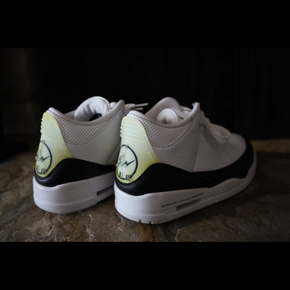 Air Jordan 3 x Fragment uber Rare collaboration expected Yellowing In Heel Logo-